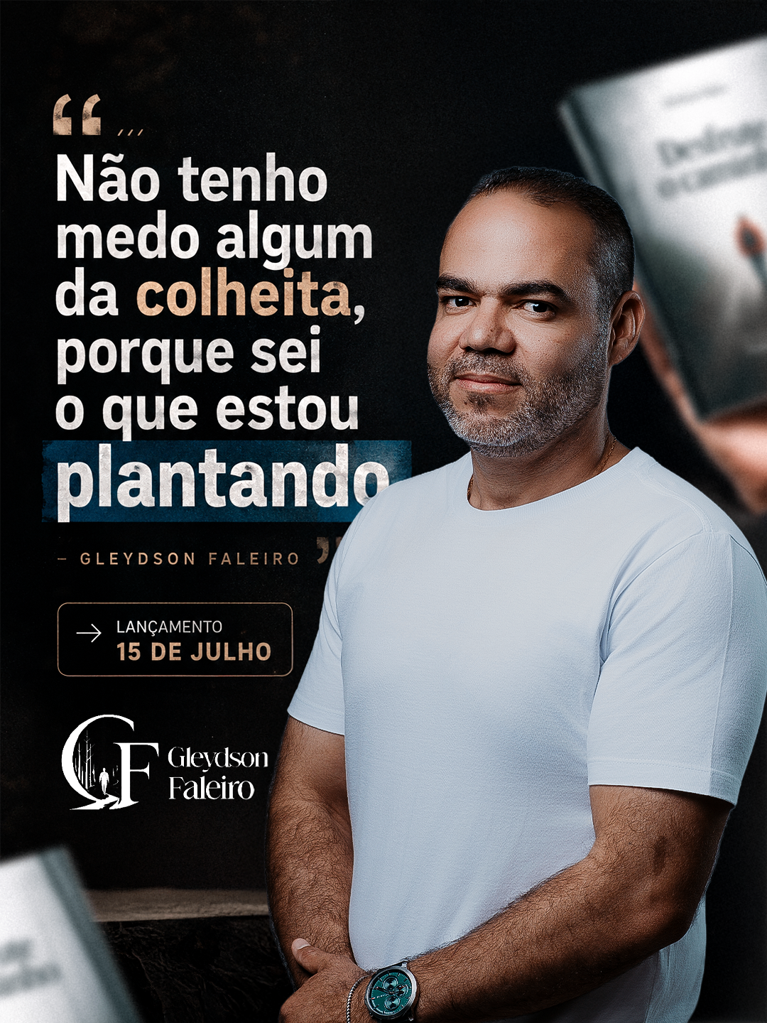 Retrato de Gleydson Faleiro diante da arte da frase sobre colheita.